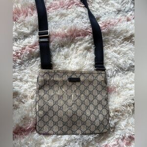 Gucci Supreme vintage messenger Bag made in Italy